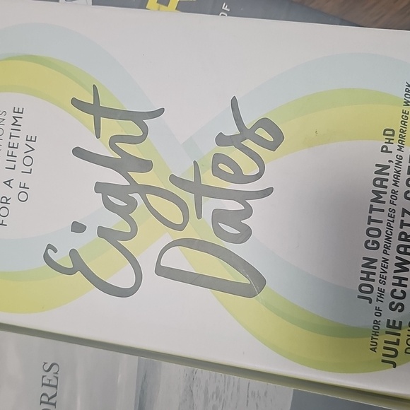 Eight Dates Book - Picture 1 of 1